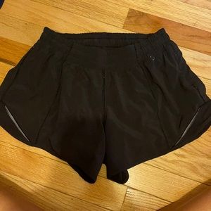 lululemon hotty hot black shorts!!! size 6 tall